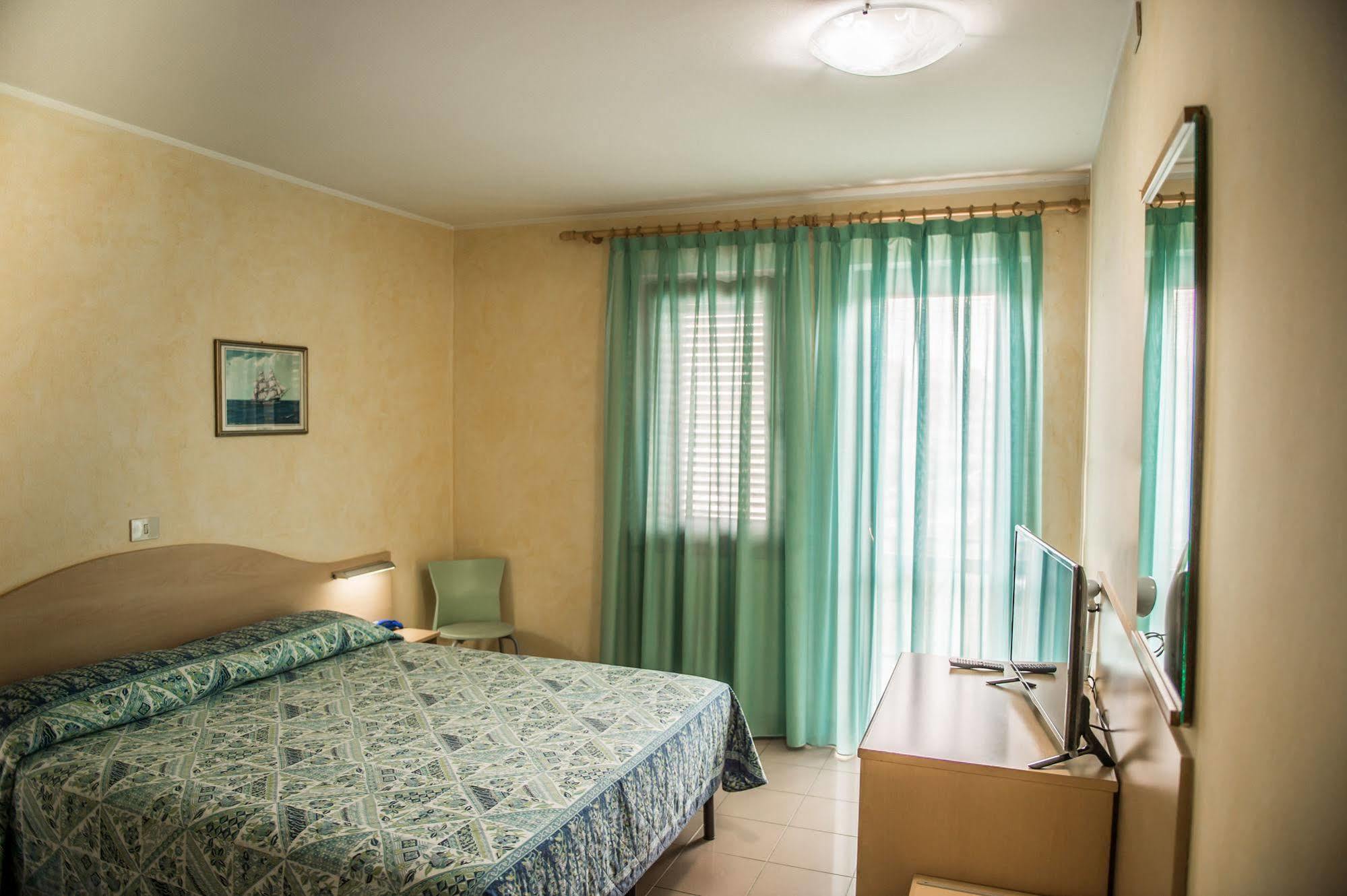 Hotel Johnson เปสเคียรา เดล การ์ดา ภายนอก รูปภาพ